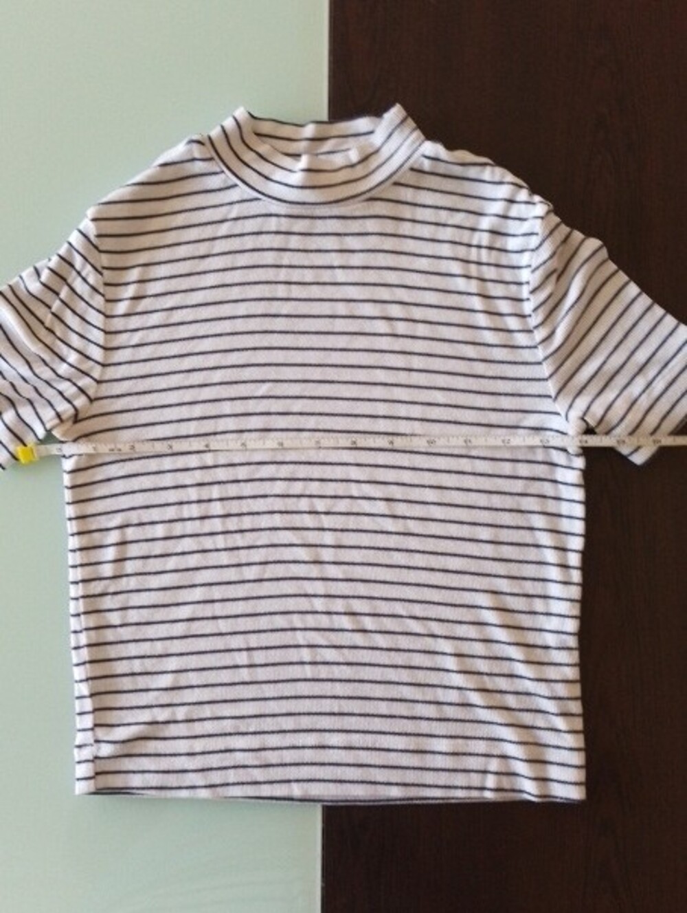 Aritzia Babaton Mock Neck Ribbed Top short Sleeves Striped  Size Small - Picture 4 of 9